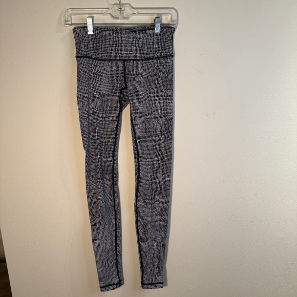 Lululemon Women’s High Rise Wunder Under Luxtreme Leggings, Size 4, Blk & Wht - Picture 2 of 13